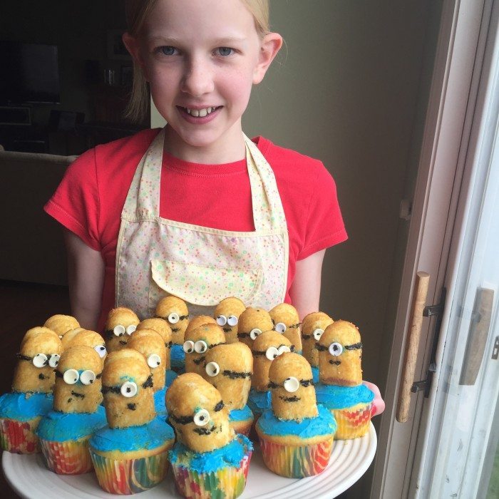 Minion cupcakes