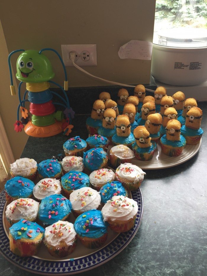 Minion cupcakes