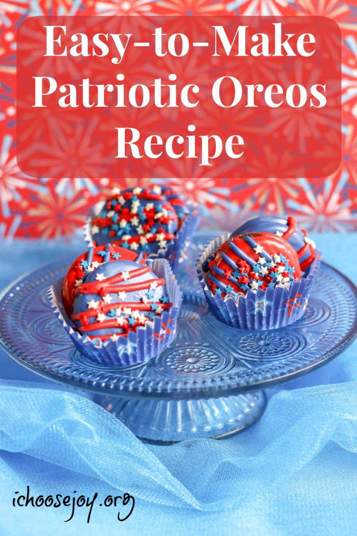 Patriotic Oreos Recipe decorated cookies Fun Kid Activities for the Fourth of July. #ichoosejoyblog #cookies #fourthofjuly #cookierecipe