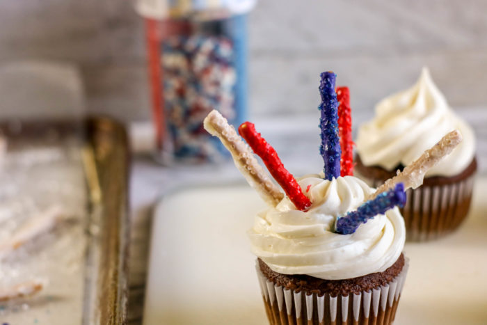 Fireworks cupcakes recipe for Fourth of July. These are perfect for any patriotic holiday. It's so fun for kids to make Fourth of July cupcakes! Also, at the post find Patriotic Decorated Cookie recipe. #patrioticdesserts #fourthofjulycupcakes #fourthofjulycookies #ichoosejoyblog