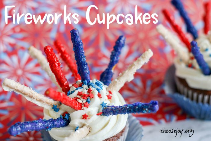 Fireworks cupcakes recipe for Fourth of July. These are perfect for any patriotic holiday. It's so fun for kids to make Fourth of July cupcakes! Also, at the post find Patriotic Decorated Cookie recipe. #patrioticdesserts #fourthofjulycupcakes #fourthofjulycookies #ichoosejoyblog