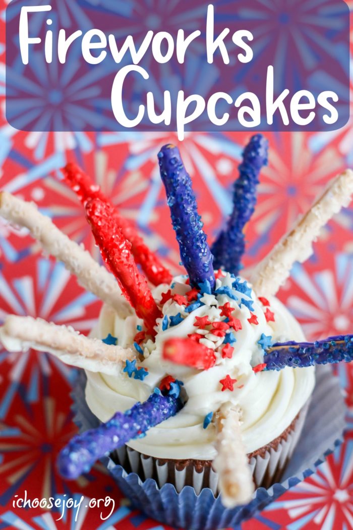 Fireworks cupcakes recipe for Fourth of July. These are perfect for any patriotic holiday. It's so fun for kids to make Fourth of July cupcakes! Also, at the post find Patriotic Decorated Cookie recipe. #patrioticdesserts #fourthofjulycupcakes #fourthofjulycookies #ichoosejoyblog